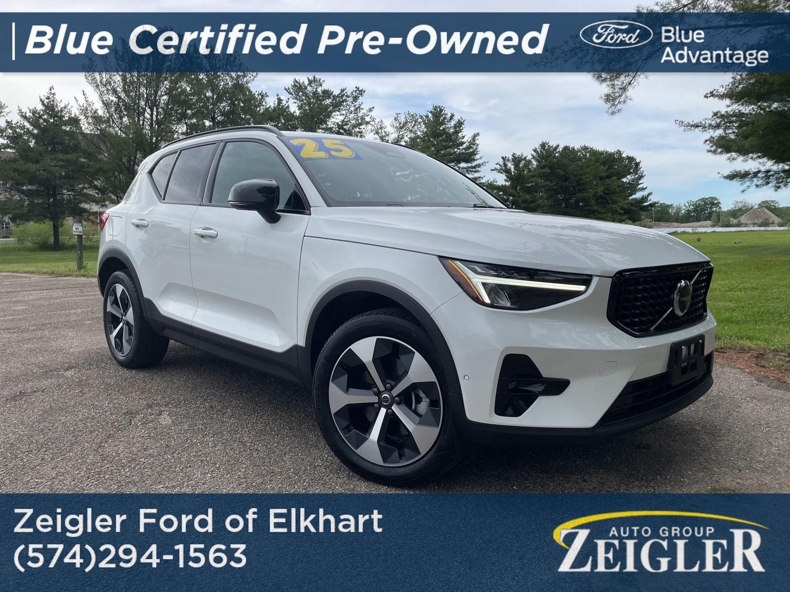 2025 Volvo XC40 B5 Plus Dark Theme