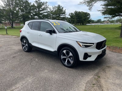 2025 Volvo XC40 B5 Plus Dark Theme
