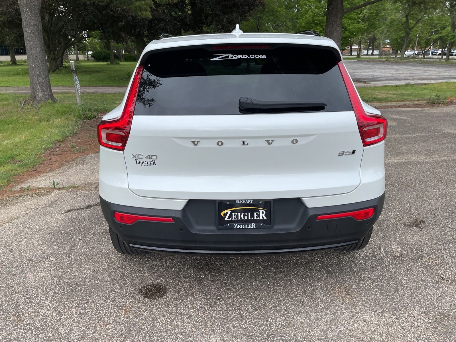2025 Volvo XC40 B5 Plus Dark Theme