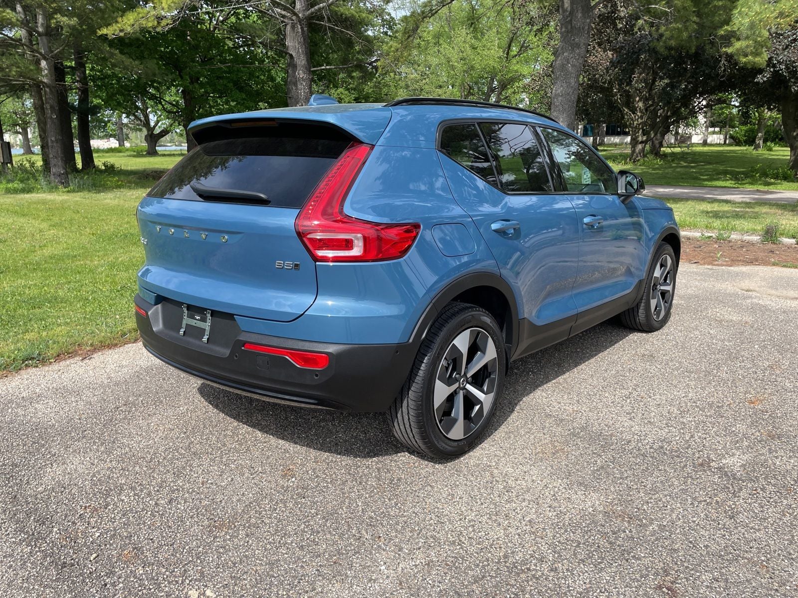 2025 Volvo XC40 B5 Plus Dark Theme