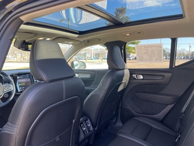 2025 Volvo XC40 B5 Core